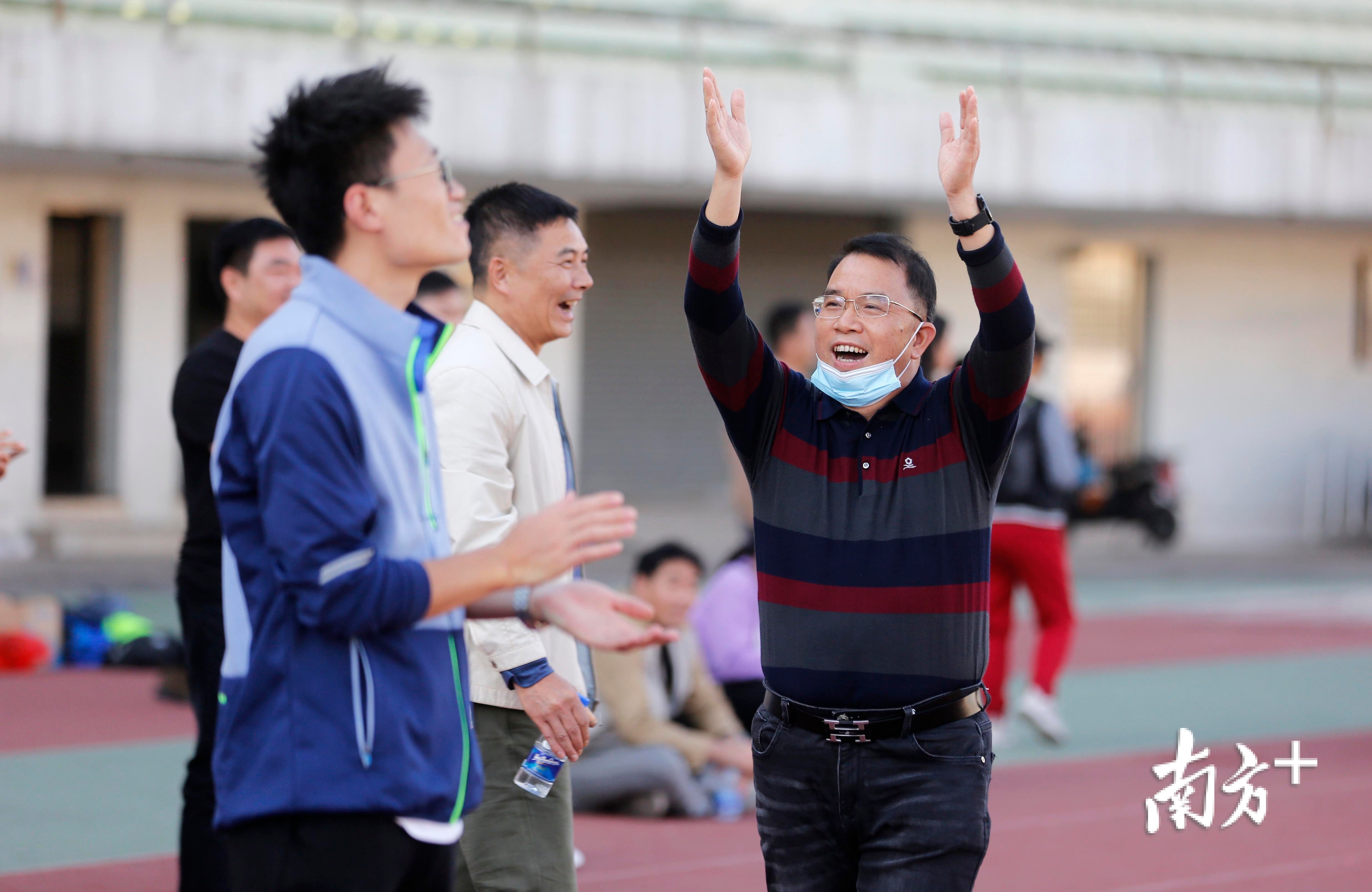 江南体育-足球比赛中的精彩表现引发观众欢呼