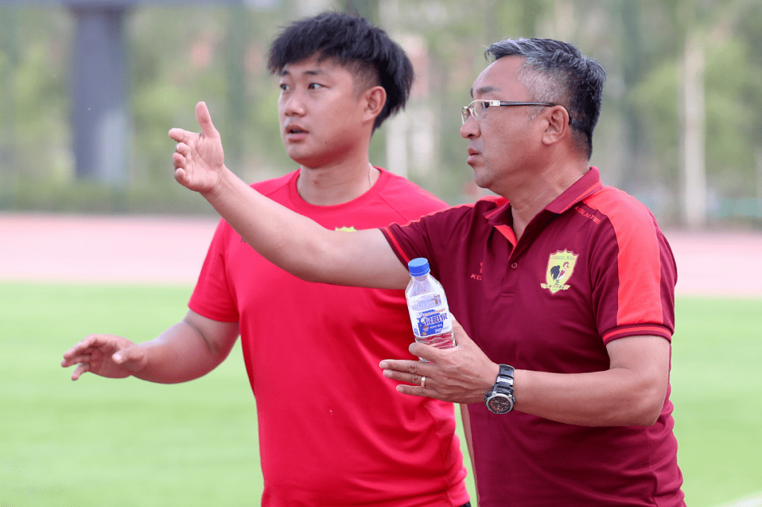 江南体育下载-贵州球队在比赛中克服困难，夺得胜利